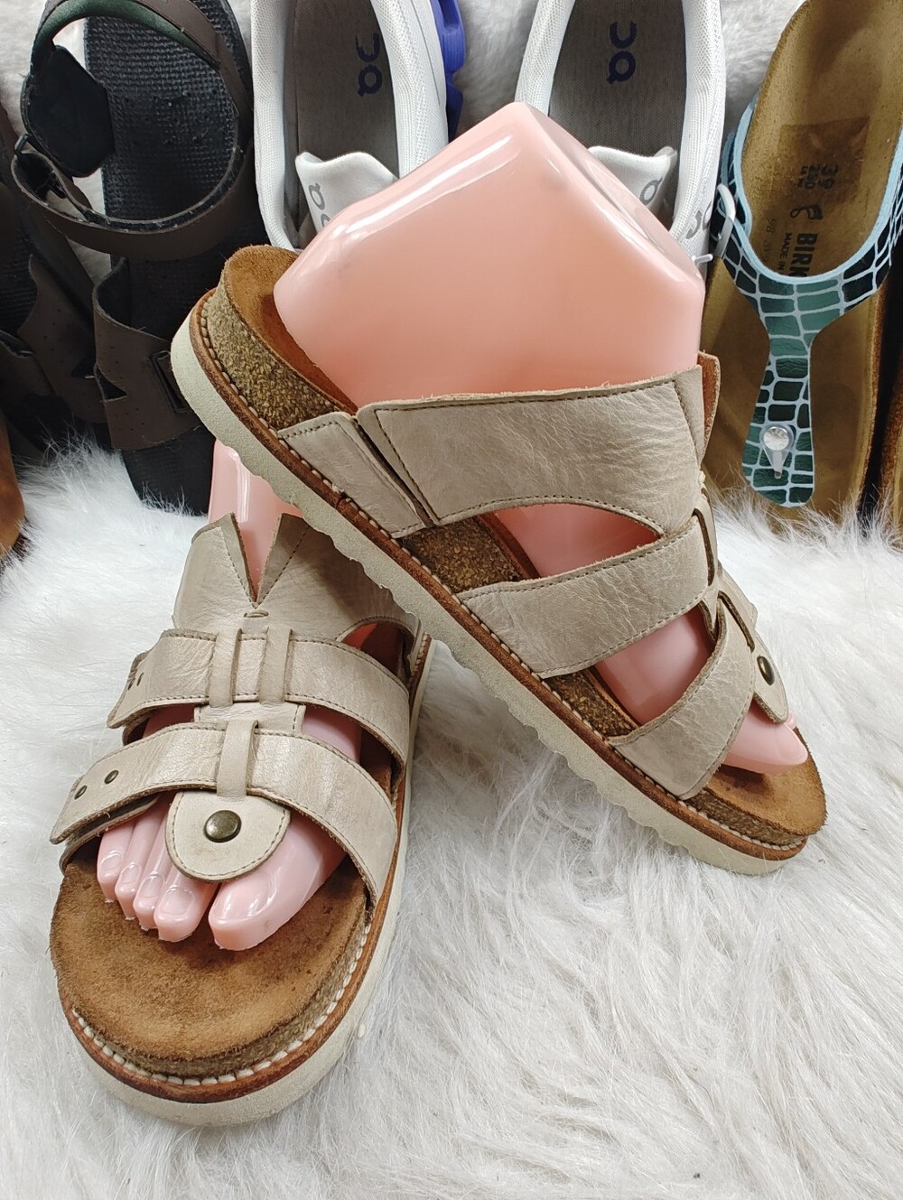 Taos Magnificent Tan Leather Thong Sandals Adjustable Footbed Women EU 40 US 9 - Picture 3 of 11
